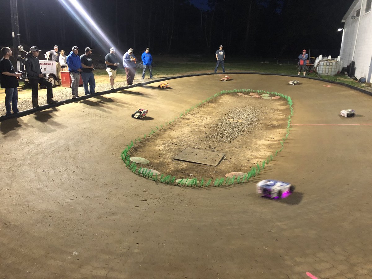 BloodlineRc_05's tweet photo. We had a great night or racing at Phesantland last night. The new track surface brought out a great crowd #rcracing #mudboss https://t.co/ZBrxj5hMcu