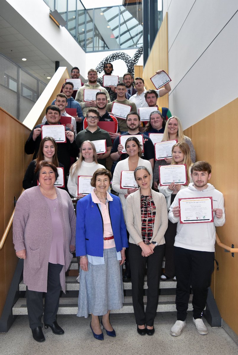 Dr. Kelly Wilkinson and Dr. Birsen Karpak congratulated students who received their “SAP Student Recognition Award” after taking the management class which offers training using the SAP ERP software. 💻 📚
