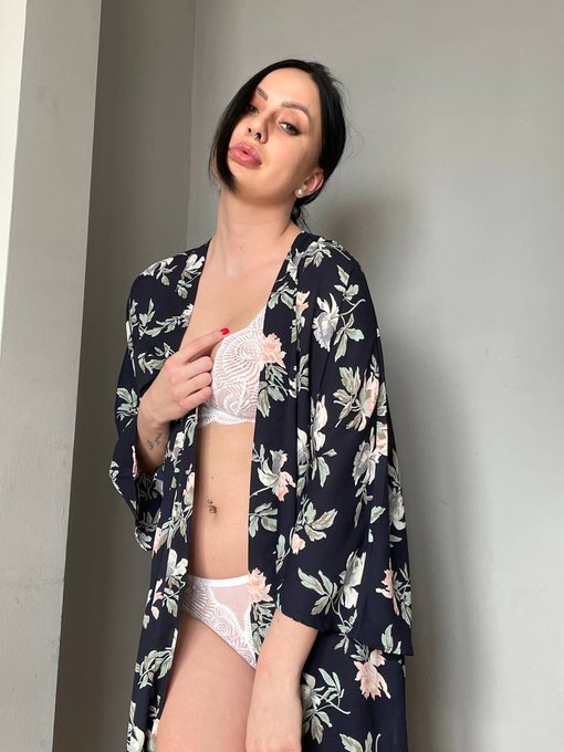 I'm ready to undress.. https://t.co/KRurZKs1ON my OF is free now onlyfans girls models naked sexy beauty