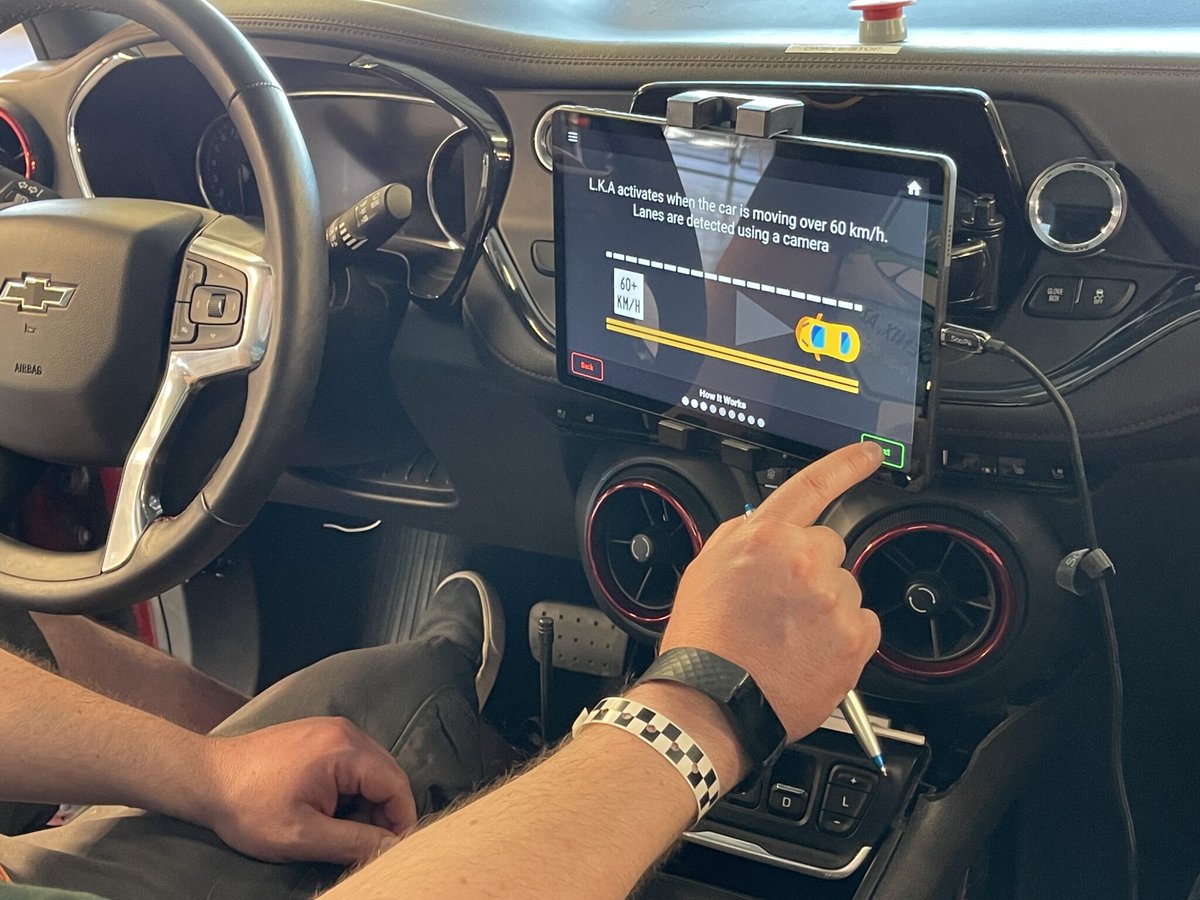 EcoCARChallenge's tweet photo. The #EcoCAR Demo Day was an action-packed success! 30 middle schoolers got the chance to learn all things EcoCAR, create their own breadboard vehicles, race them at the Phoenix Raceway track and more! 🚗 🔋 

Learn more: https://t.co/Q2uomH68BK

#Year4Competition #BlazerShowdown https://t.co/lB2hCBsa3g