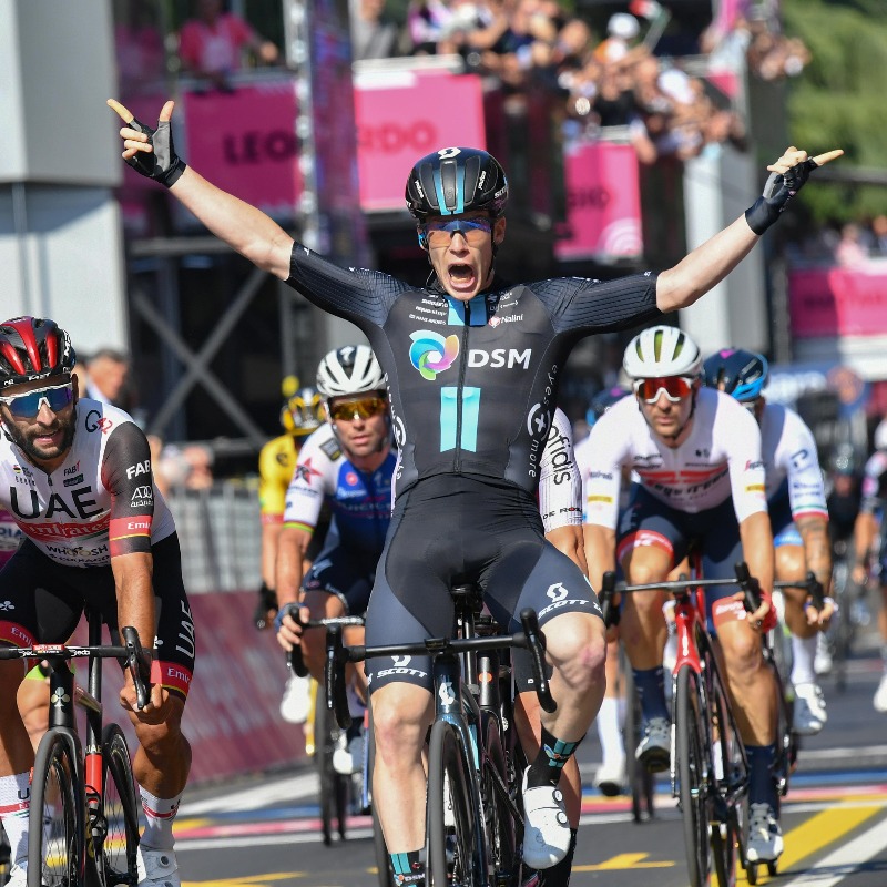 picnicpostnl's tweet photo. What a finale 🎉🥇 

Check out some our favourite snaps from today's incredible #Giro stage in our gallery 📸