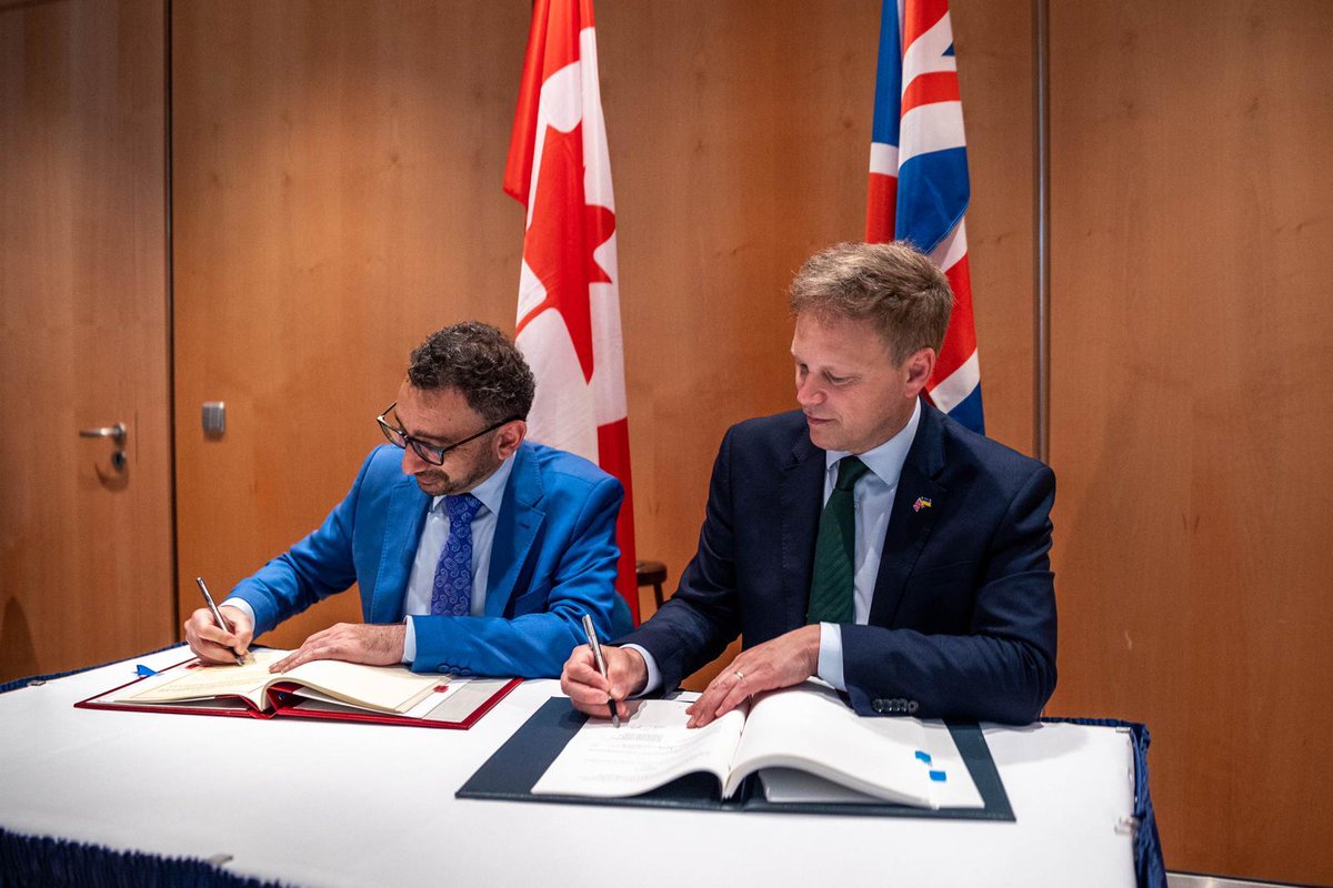Today, together with my counterpart @OmarAlghabra, I formally signed a new Air Services Agreement, securing connectivity, choice and value for money for travellers between the UK and Canada post-Brexit #Brexitdividend. 🇬🇧🇨🇦