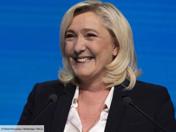VOTONS LA FRANCE BLEU-MARINE
DE MARINE LE PEN AU PARLEMENT

Oui, Citoyens Français Pour La FRANCE
Oui, Les Idéologies Sont Mortes Partout

Oui Votons Tous La Majorité Bleu-Marine
Oui, Avec Marine Le Pen, Bien Majoritaire

VOTONS LA FRANCE BLEU-MARINE
DE MARINE LE PEN AU PARLEMENT