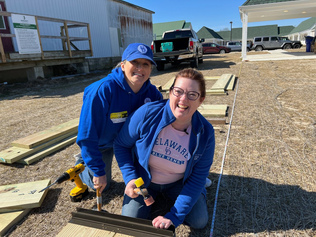 UDcanr's tweet photo. In Seaford, @UDExtension staff and volunteers built 12 beds and created activities that helped elementary school students grow and taste vegetables … and a whole lot more. https://t.co/hafW1qtsww #UDel #Agriculture #UDExt #4H #Gardening #Vegetables #eduDE #netDE #SeafordDelaware https://t.co/wBgA0JExVg