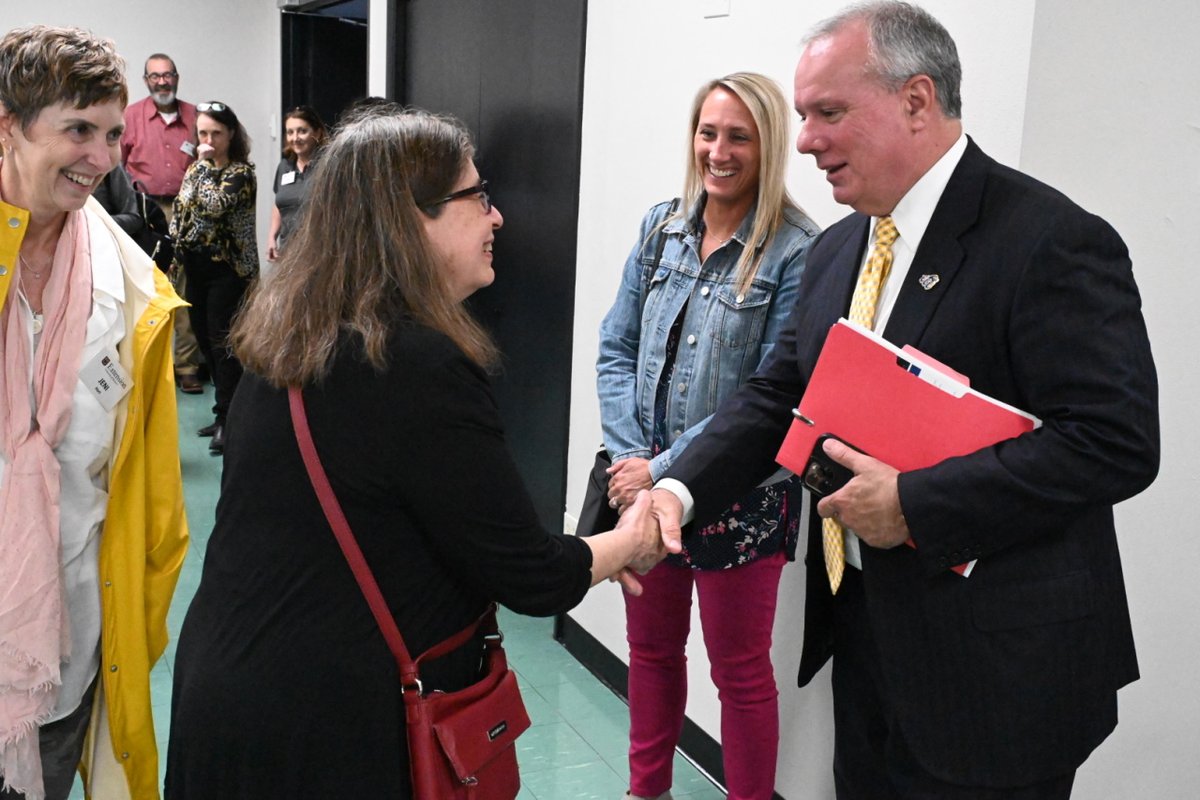 MarshallStewart's tweet photo. Next stop on the East Central Region tour bus was Franklin County. @Mizzou deans and administrators visited the Franklin County Family Resource Center where we learned about the workforce development efforts in the area. @MUExtension #ExtendMU https://t.co/EMaQMQo9Dv