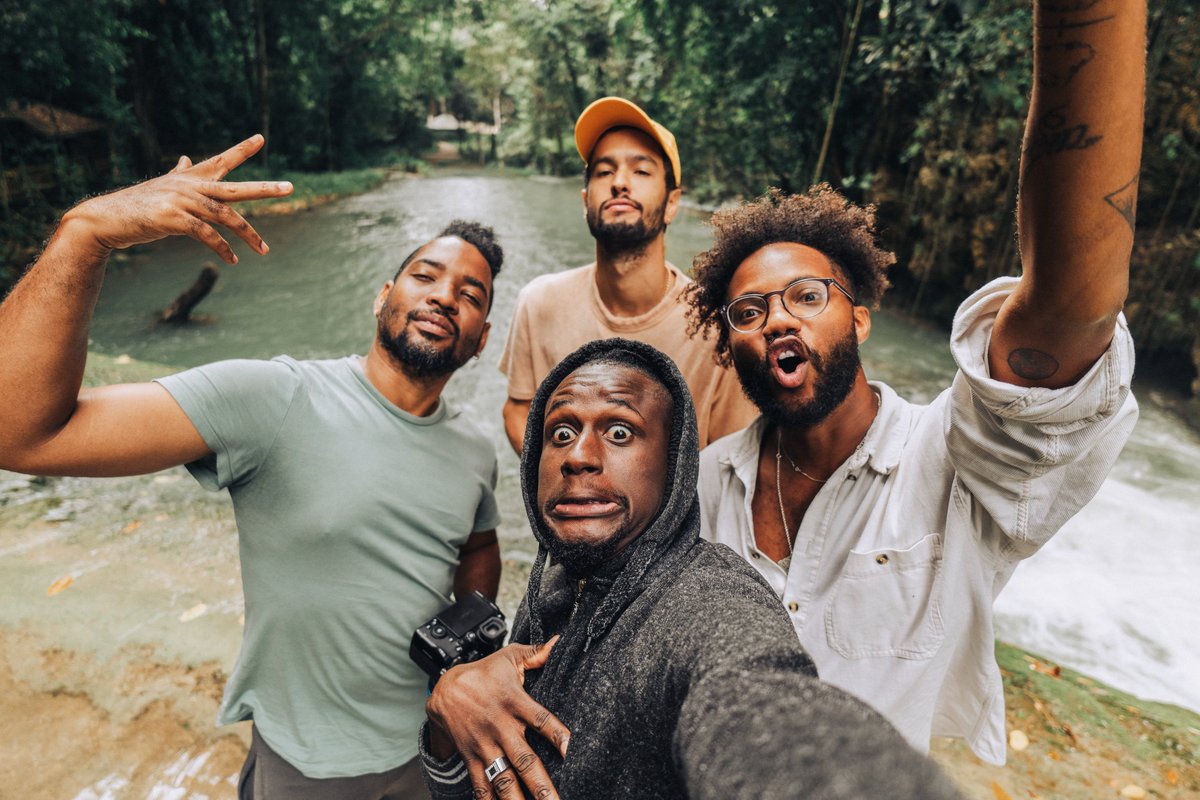 Friendship is being completely stupid together and not worrying about what others say!

📸 Selfie in 4K