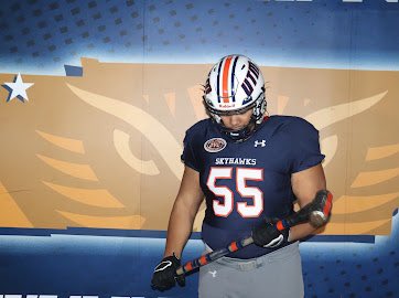 Dmarius56MLB's tweet photo. Committed. ✍🏽 #WinnersWearBlue @CoachKBannon @UTM_FOOTBALL https://t.co/JfbKkFw2SS