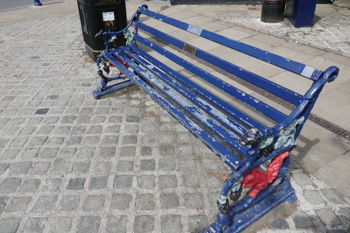 TheLengthsman's tweet photo. Been prepping Furness Railway #Benches No 9 &amp; 10 in #Ulverston this afternoon and painted the squirrels red for @ulverstonTC 
Back in the morning to progress the ends so if you want a selfie with #Benchman you know where I am 😎😉 https://t.co/NIEJQSsrqe