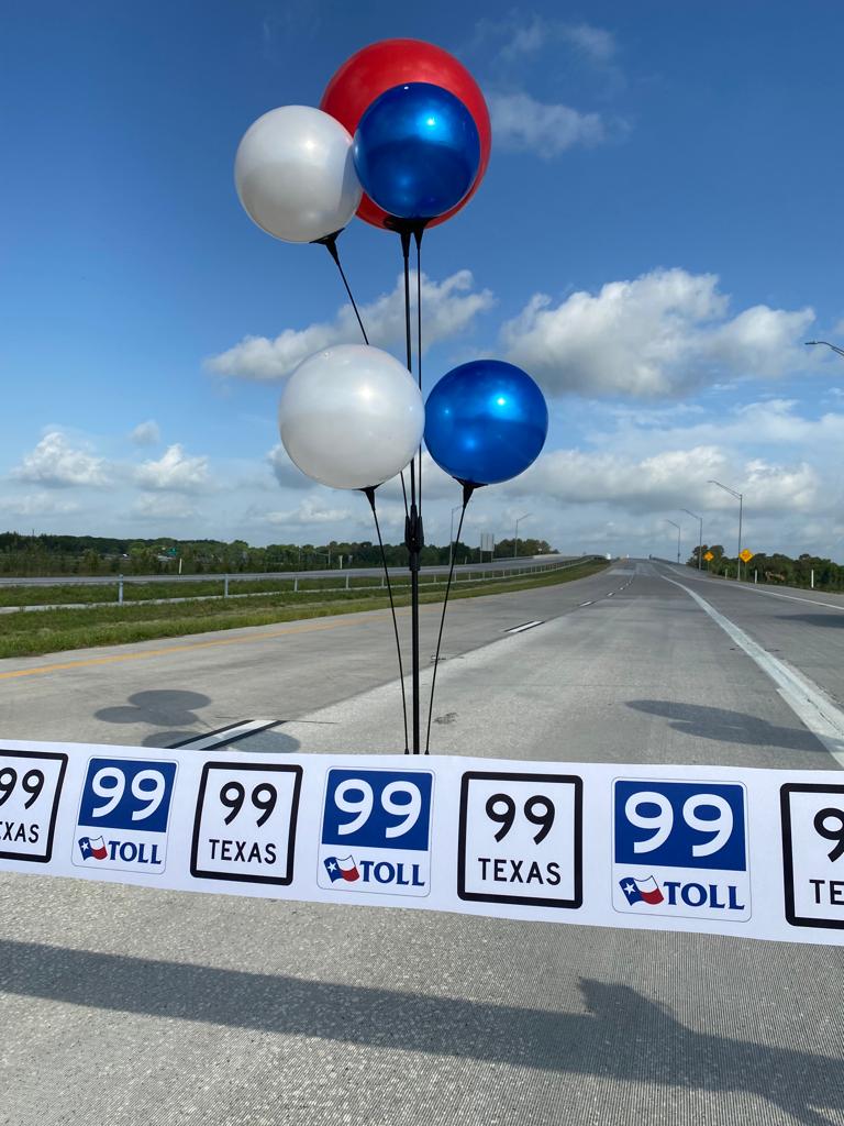 pacopolo's tweet photo. Hoy tiene lugar la inauguración de la autopista #SH99 Grand Parkway. Un proyecto que incluye el diseño y la construcción de un nuevo peaje, 84 puentes y varias mejoras en el corredor al noreste de Houston. ¡Felicidades equipo! https://t.co/b9yq19Vr4E