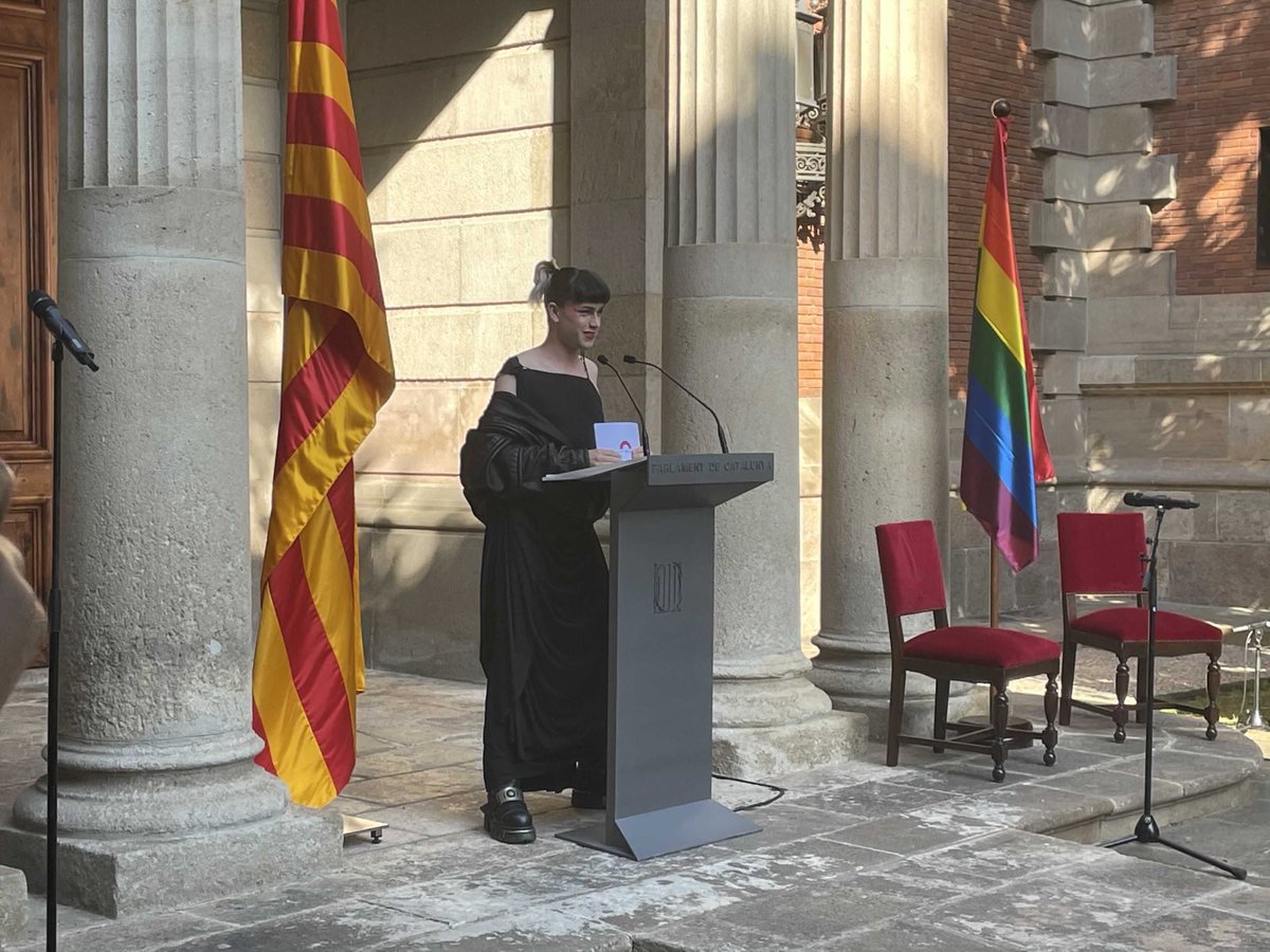 igualtatcat's tweet photo. Arrenca l’Acte Institucional amb motiu del Dia Internacional contra l’Homofòbia, la Transfòbia i la Bifòbia.

Segueix-lo en directe ⤵️
https://t.co/sgq7KSO0qK

#ProuLGBTIfòbia #OrgullBenAlt 🌈 https://t.co/JUKqZFC86g