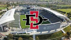 CabrilloFB_'s tweet photo. We appreciate @CoachDeakinSDSU from San Diego State football coming up to Cabrillo College to evaluate our Student Athletes. Excited to build that relationship with San Diego State. More to come out of Cabrillo College #BallAtTheBeach #HawksToTheNextLevel https://t.co/fGcYeqR7r6
