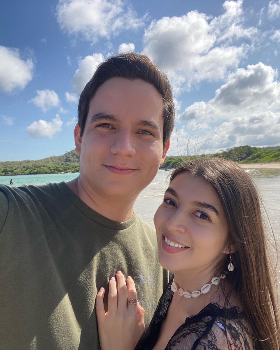 ArianaApolo's tweet photo. Hace 5 meses (y 1 día) me casé con mi mejor amigo y mi crush 💖 (mi mejor amiga lo confirma).

Ayer cumplimos 3 años juntos y puedo afirmar que la mejor decisión que tome fue compartir mi vida contigo por el resto de mis días❤️🙌🏻

Mi socio, en esto de soñar despiertos 💫 https://t.co/rtXdNPtqGn