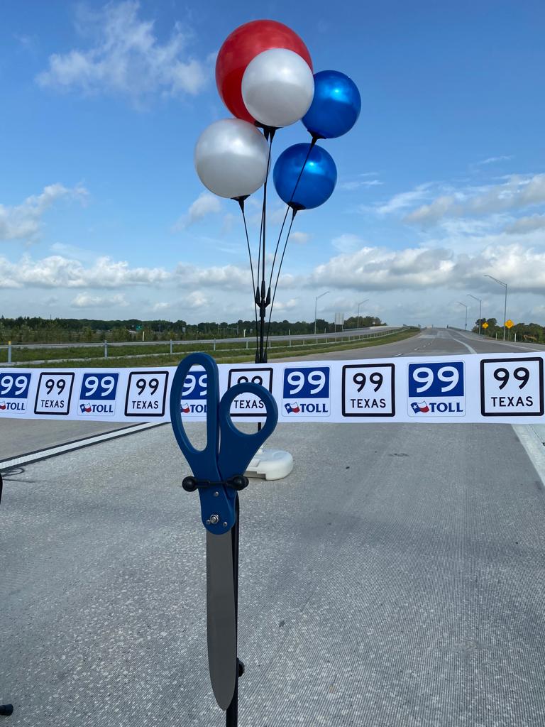 ferrovial_es's tweet photo. Hoy, junto con @TxDOT, celebramos la apertura de la autopista #SH99 Grand Parkway. Este proyecto ha incluido el diseño y la construcción de secciones de carretera en Houston que ayudarán a mejorar la conectividad dentro de la red de transporte existente y a reducir la congestión. https://t.co/lEKz6h8J48