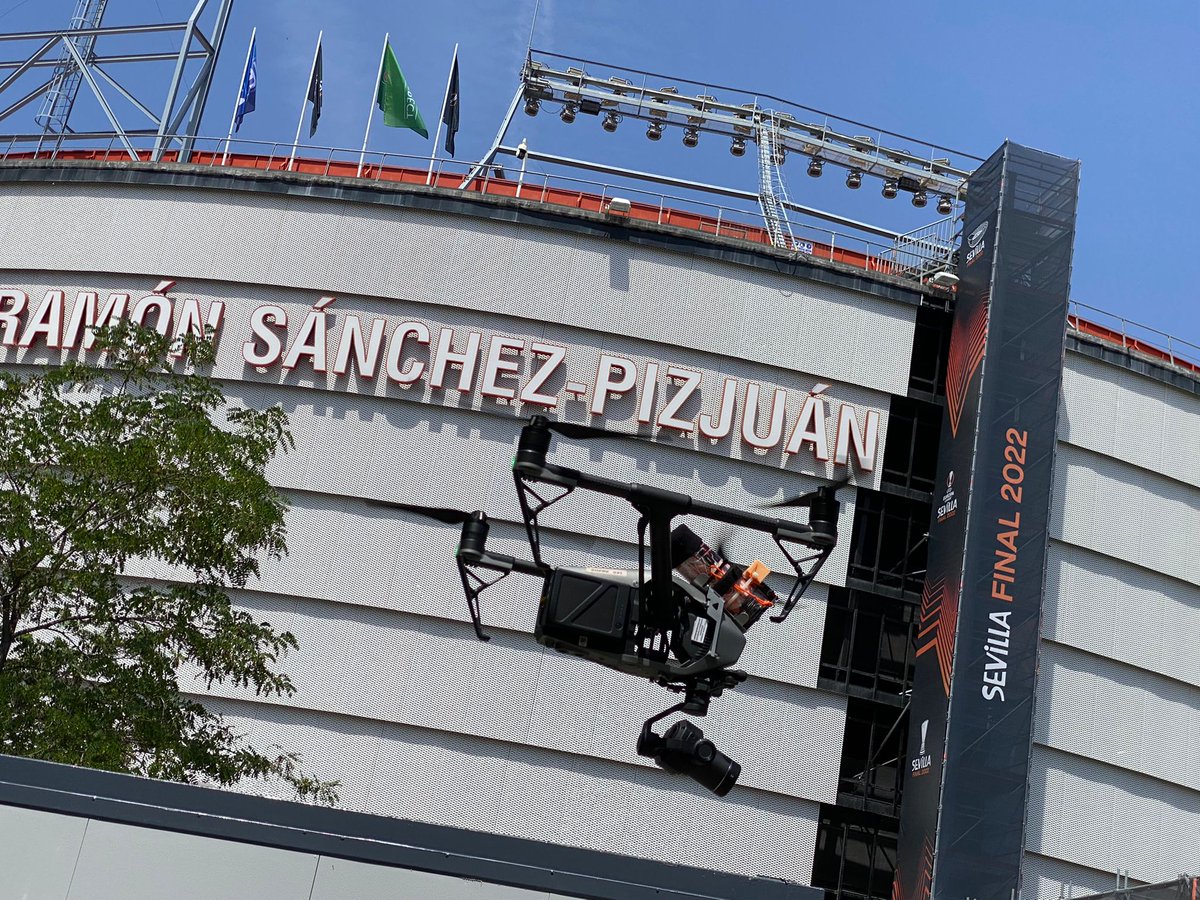 Eintracht y Rangers se enfrentan hoy miércoles 18 de mayo 2022  a las 21.00 horas en el estadio Ramón Sánchez-Pizjuán en la Final de la UEFA Europa League y <a href="/AerialOveron/">OVERON*AERIAL</a>  y <a href="/overon_news/">overon</a>  juegan un papel muy relevante en esta final @GrupoMEDIAPRO