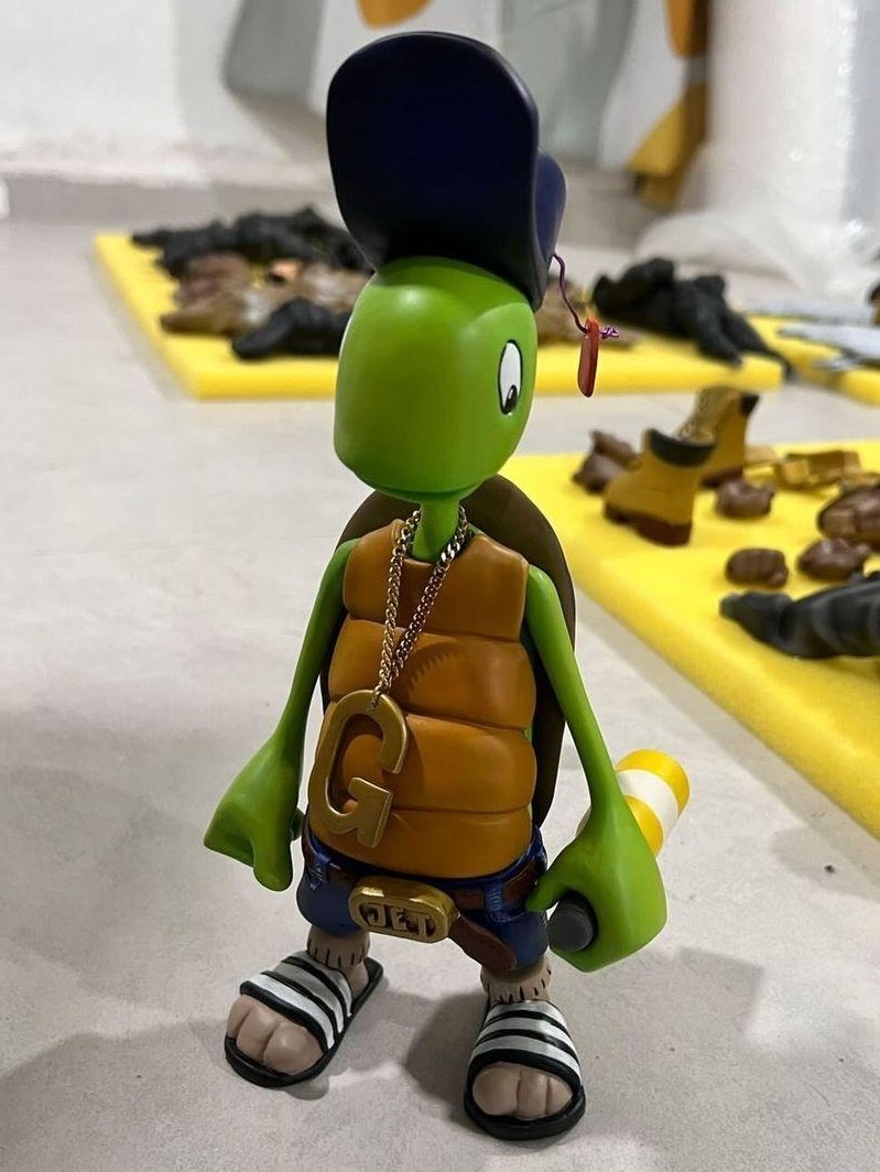 TurtleConNFT's tweet photo. Today was definitely too hot to rock the #adadas superstar's!
Let's flex the #adadas slipper 🍻

#cnfts #cnft #CNFTcollection #CNFTCommunity #turtleconnection #CNFTdrop #nfts #nft #NFTartist #arttoy https://t.co/t4op6jpgoO