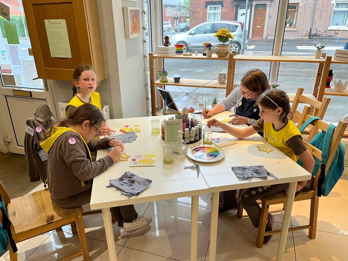 2ndWhittle's tweet photo. We had a fab time pottery painting last night 🎨. Hopefully our Platinum Jubilee crown coasters will be ready for our Jubilee party next week!🇬🇧🎈

@Girlguiding_NWE @Girlguiding https://t.co/MYRF91xI5W