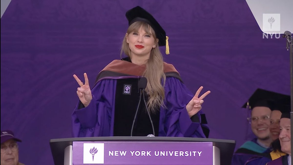 TSUpdatesPY's tweet photo. “I’m 90% sure the reason I’m here is because i have a song called 22” - Taylor Swift #22GraduatesVersion https://t.co/frIOBLUWO0