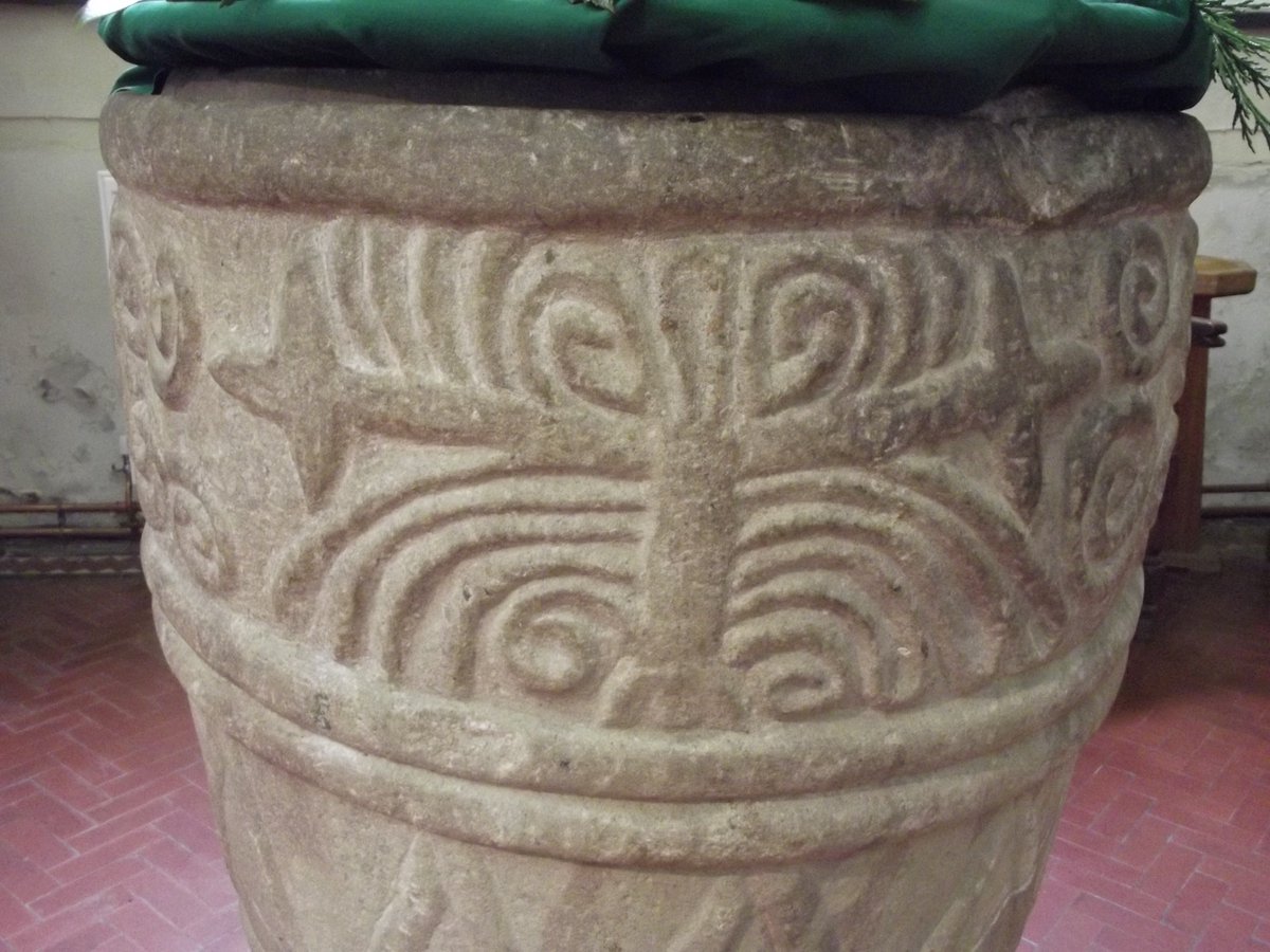 PosyHill1's tweet photo. @chartres_Fiona Snap!
Compare and contrast - Dymock tympanum and Bromyard font.
#TreesInChurches #AnimalsInChurches https://t.co/Q0dXB2IpQy