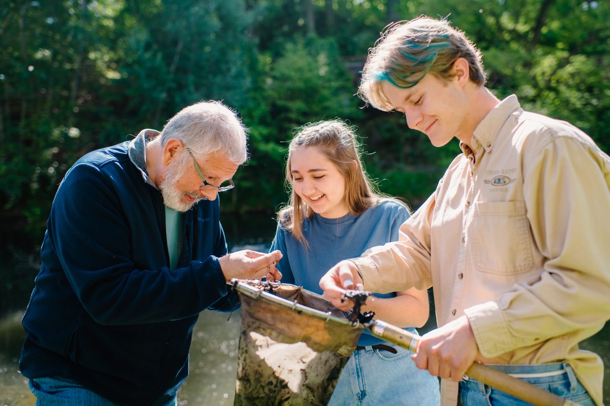 This one is for the books... or not 🔎🏆 

Augustana ranked No. 10 in the U.S. for experiential learning, or "learning by doing" by Forage. Our placement rates, EDGE Center, and Viking Score earned us a high spot. 

Read more: augustana.edu/about-us/news/…