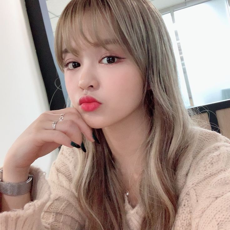 jiwonda's tweet photo. someone bring this jiwon back. ashy brown was HER haircolor
#EURapGoddess #HAPPY_EU_DAY #EspeciallyEUDay #EVERGLOW #에버글로우 #이유 #EU @EVERGLOW_TWT https://t.co/W7ls5qWHqw