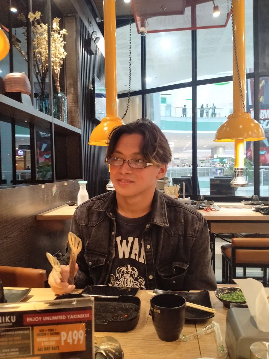 JigzyM's tweet photo. 18 years na pero ang awkward padin ngumiti umay gudness https://t.co/X5MP81q18E