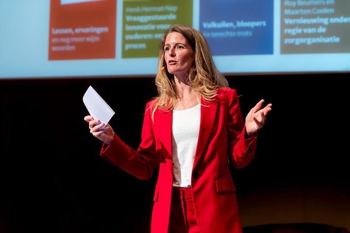 Dank voor de mooie actiefoto tijdens het #CareTech congres over technologie in de ouderen- en gehandicaptenzorg!
Foto: Frank Laracker
#dagvoorzitter #congres