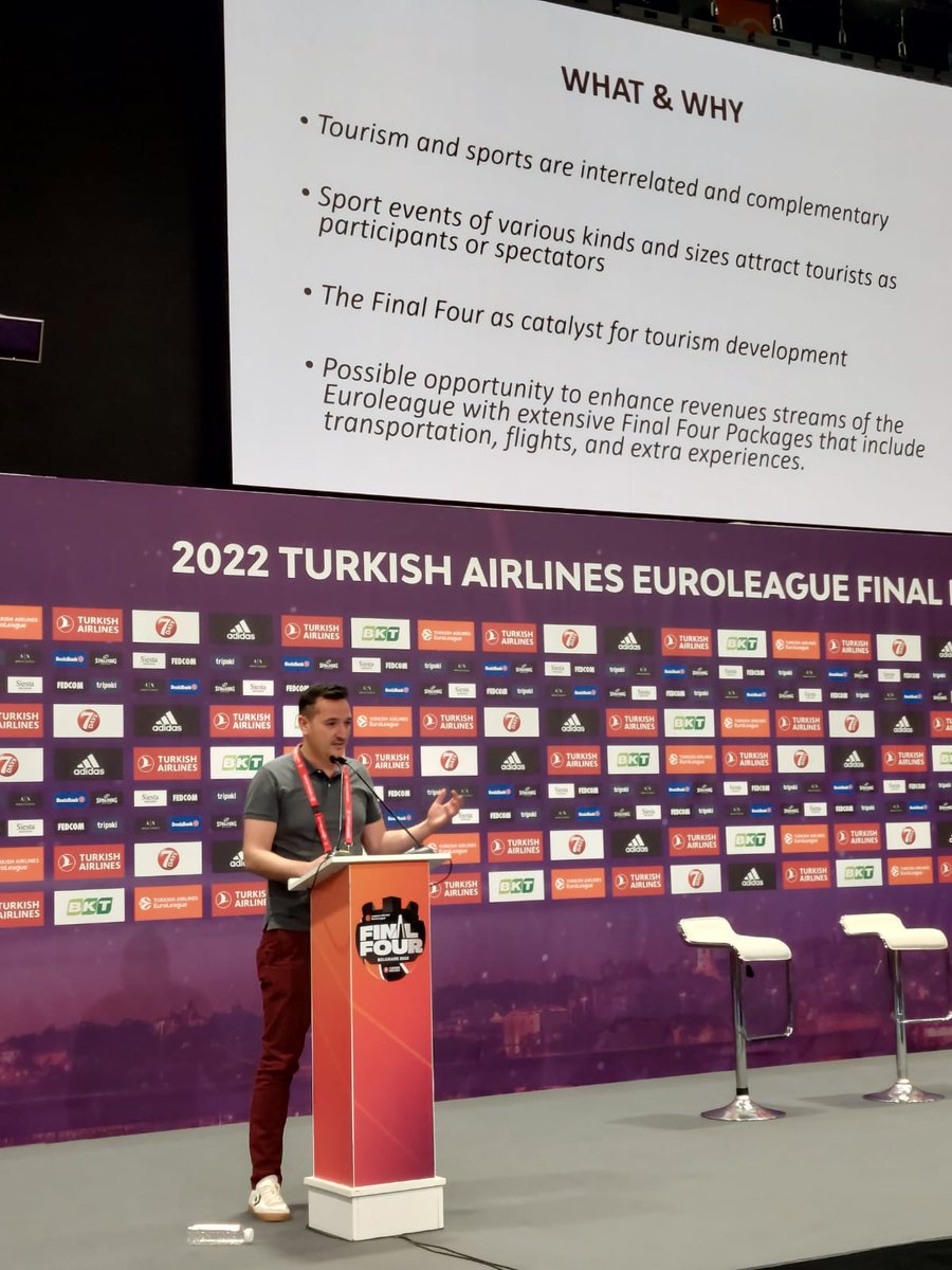 VictorGomezLeon's tweet photo. Día 1 Final four @EuroLeague. Rueda de prensa, premios a los jugadores y exposición tema tesis para el Master #MBA #EuroLeague #vytautasmagnusuniversity https://t.co/6AQ4DNNECW