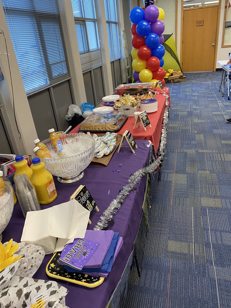 SotomayorMargot's tweet photo. We were so honored to celebrate high School Seniors with breakfast for all their accomplishments π©βππ¨βπ @RISDAcademy #isproud https://t.co/DrJNiM5dFU