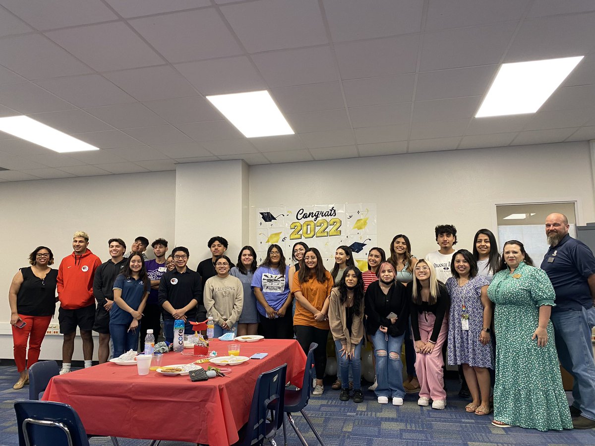 SotomayorMargot's tweet photo. We were so honored to celebrate high School Seniors with breakfast for all their accomplishments π©βππ¨βπ @RISDAcademy #isproud https://t.co/DrJNiM5dFU