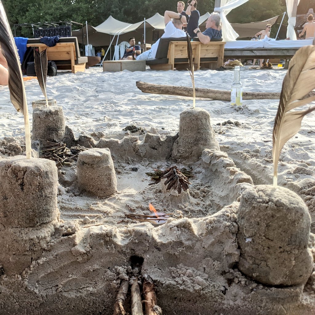 MlleSophiePofie's tweet image. Hey #AgileTDOpenAir community, quick question: is this the best sandcastle ever or what?! It has actual fire going on!!! #agileatD
