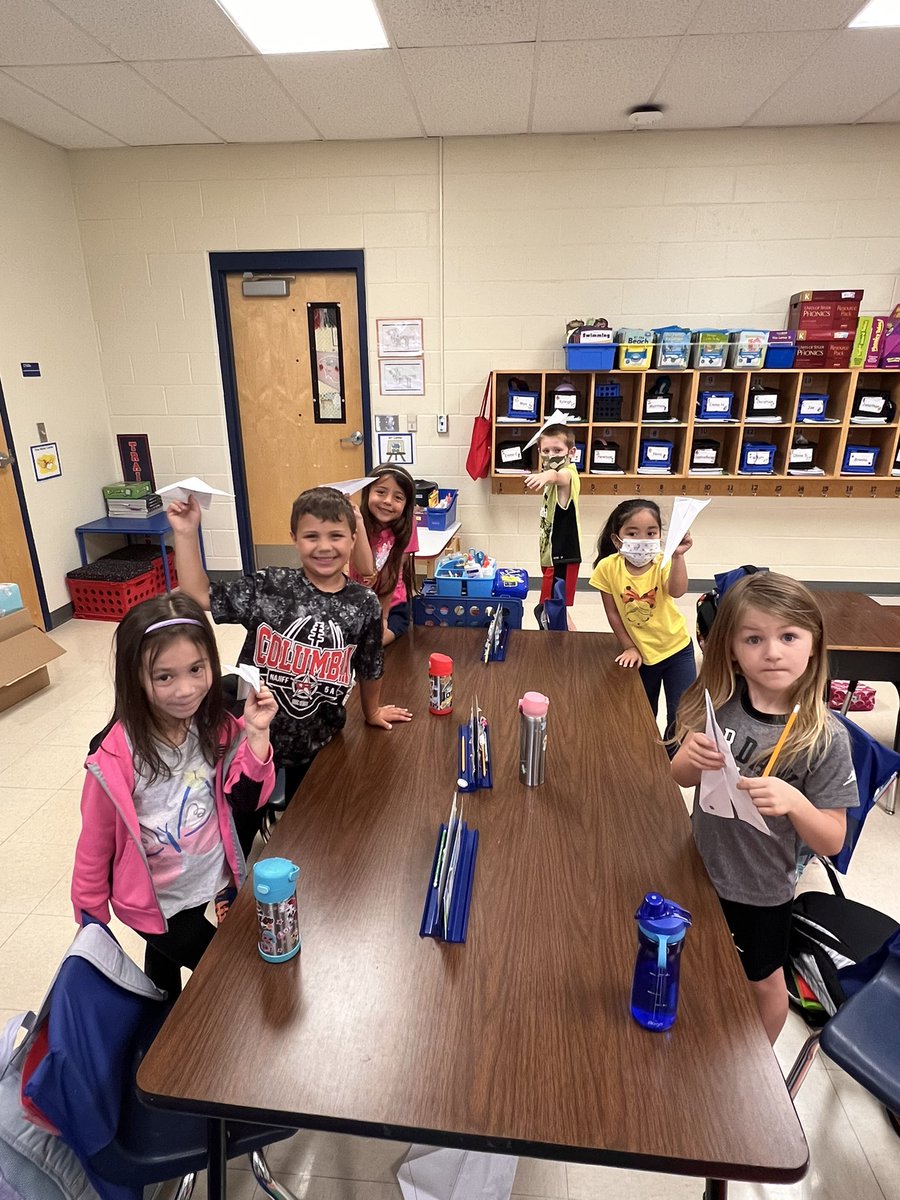 leveck_amanda's tweet photo. Today’s letter of the day was P, so we had a blast making paper airplanes!! #RootedAtOtt @PrincipalBueno @adelagarza07 @NISDOtt https://t.co/dXQRS3J72F
