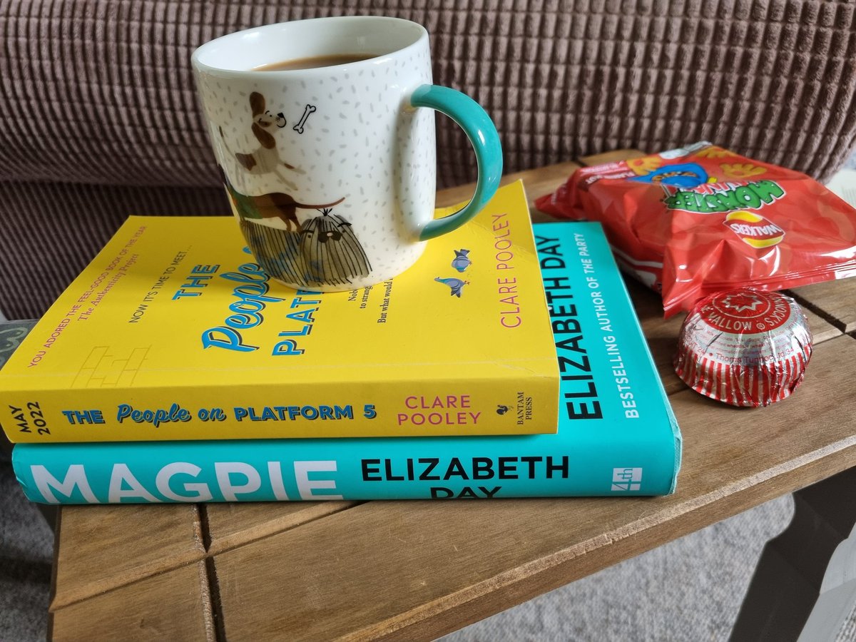 My reading, drinking & snacking combo for today! What are you #currentlyreading at the moment? Let me know in the comments ⬇️
#BookTwitter #booktwt #whatimreading