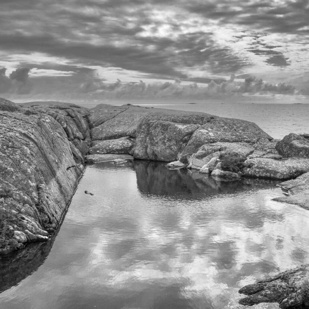 Dorset coast #dorset #dorsetcoast #jurassiccoastuk #bytheseaside #blackandwhitephotography #fujifilm instagr.am/p/CdtH1GdK9eW/