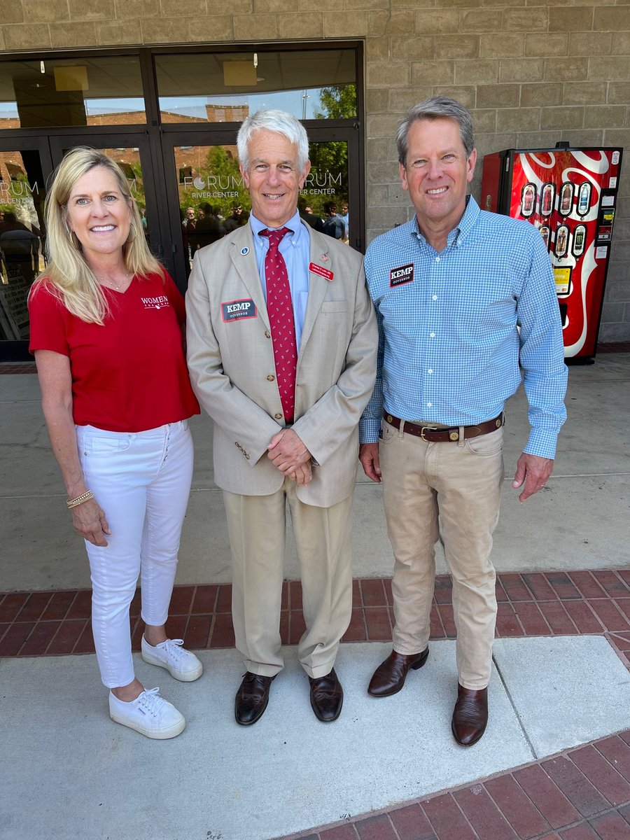 It was great to speak with @GovKemp @BrianKempGA and @GAFirstLady @MartyKempGA on Tuesday at their appearance in Rome on the town green. Gov. Kemp seems like a very decent man and he is definitely a good speaker. Best of luck on May 24th, Governor!