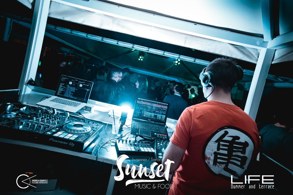 Stiamo scaldando i motori per la nuova
Summer Season in Terrazza!!!
Siete pronti Life People???

Location: @life_club_bolzano

#tbk #tbkon3 #marcoolivari #smile #pretty #followme #swag #bigparty #party #partying #love #night #music #funtimes #hot #funny … instagr.am/p/CdtJJQUNezG/