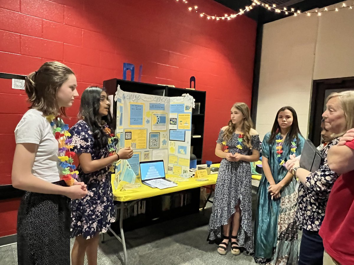 MsRaheelaShaikh's tweet photo. @DanaeBoyd never ceases to amaze me with her creative Rookie projects! Microcon is a HUGE success! @NewTechCoppell #nthctribe https://t.co/Y3jgseuCoP