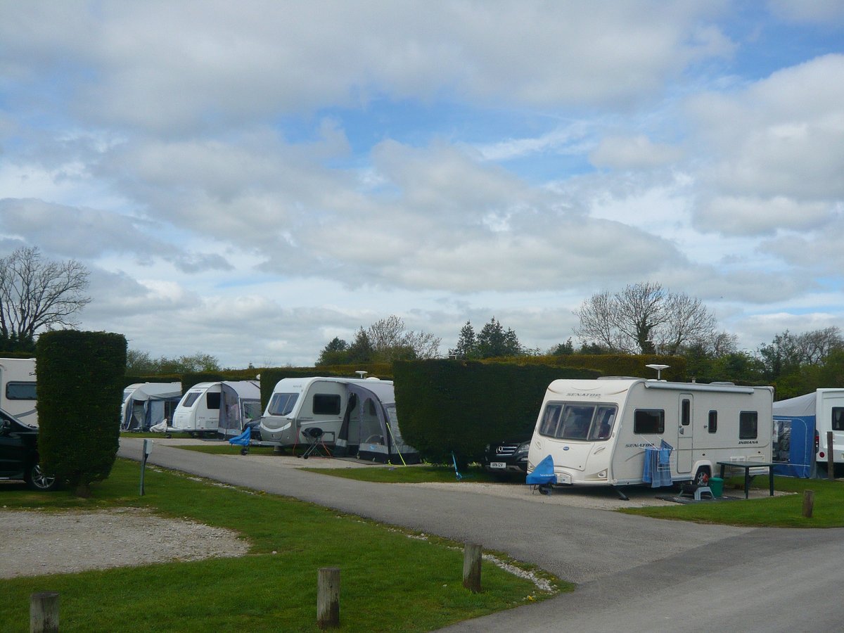 Our Winter Seasonal pitch dates have been released for 2022/23. Leave your caravan on site and come and stay whenever you like. Further details here callowtop.co.uk/the-park/winte…