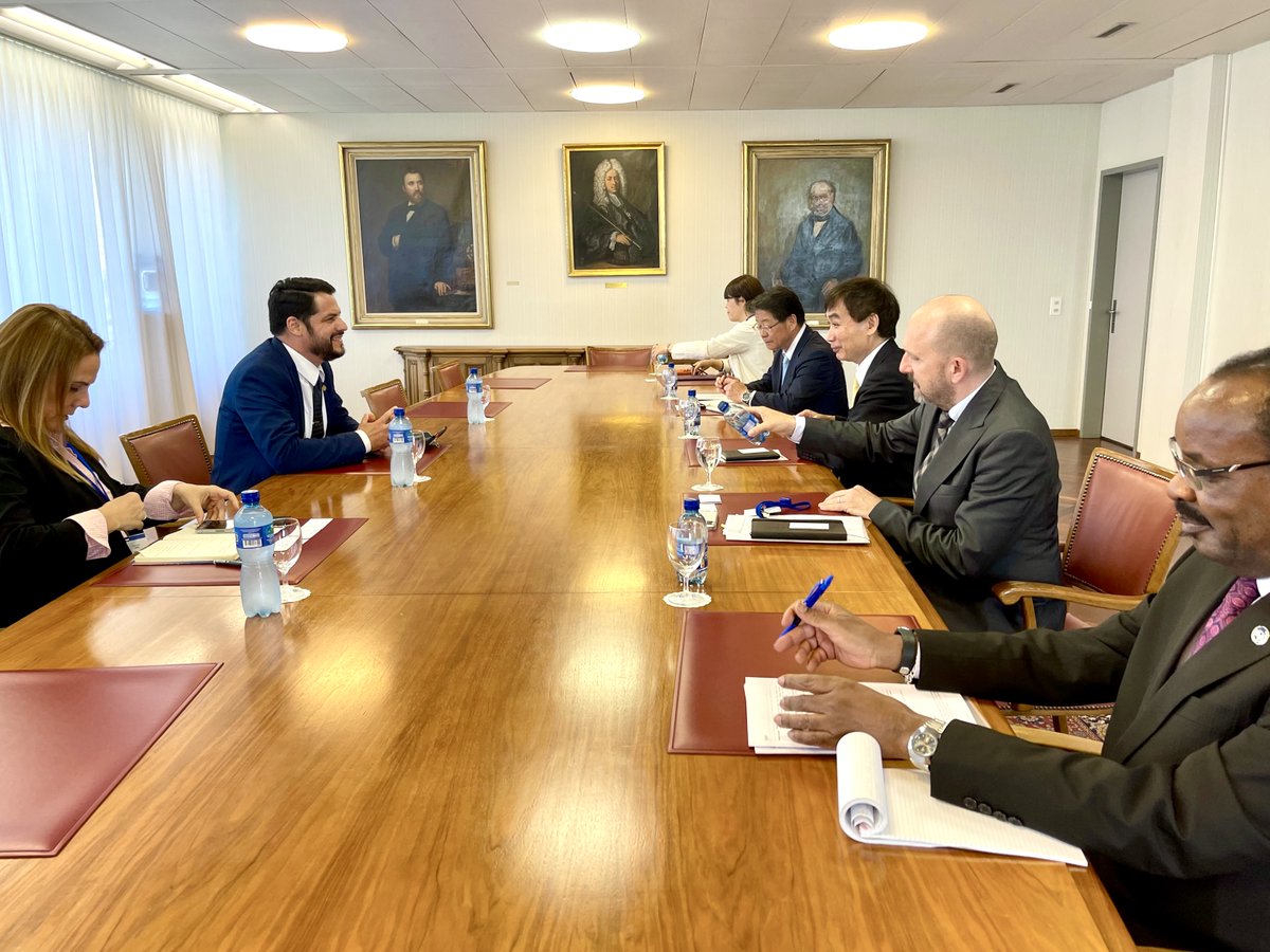 upu_onu's tweet photo. Profitant de l'élan créé par la signature du nouveau protocole d'accord, le DG de l'UPU a rencontré @frankcast, SG de @Union_UPAEP, pour discuter d'un partenariat encore plus fort ainsi que du leadership de #PUASP en matière de #SécuritéPostale et #EAD. https://t.co/3sZQOAQhB2