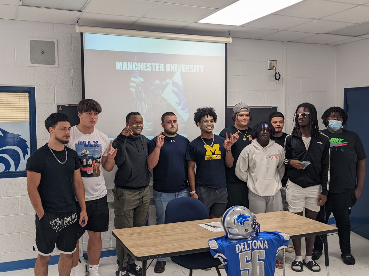 Coachsmothers16's tweet photo. Final signing for the Class of 2022. Proud of @Ridge_TheFridge as he signs to @MU_SpartanFB ! One of the most physical football players I've ever coached and always gave 110%
#Wolves2College https://t.co/S7LTXN7uq3