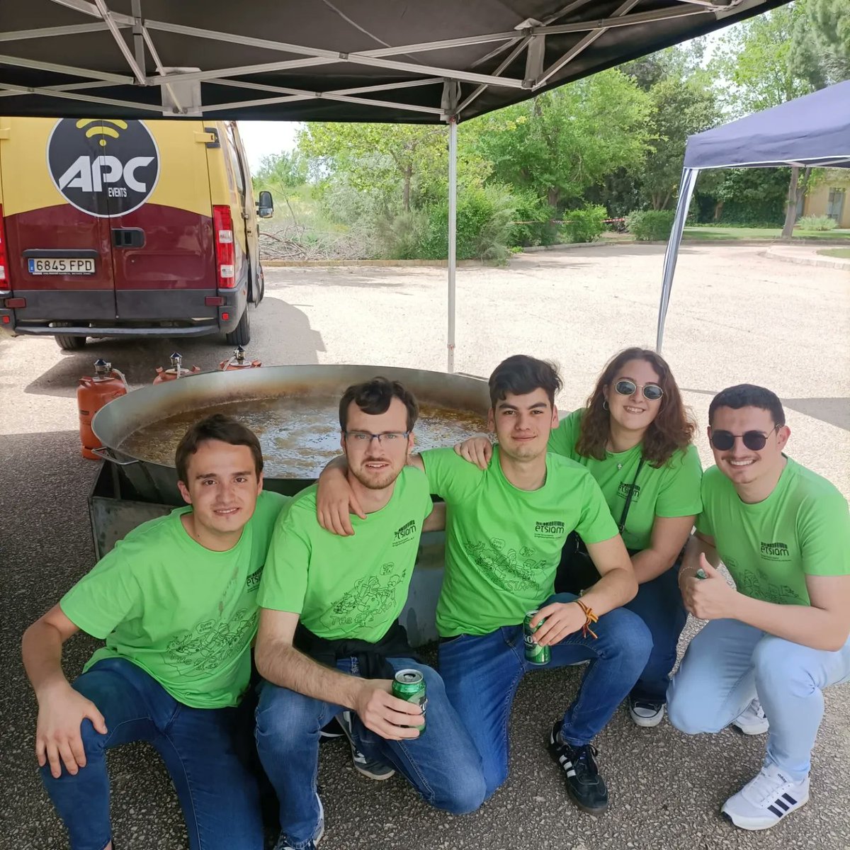 daetsiamb's tweet photo. Después de 2 años hemos vuelto a celebrar nuestra tradicional fiesta de San Isidro en el campo de prácticas de la ETSIAM y con el mejor ambiente de la UCLM.
Gracias a todos los que habéis ayudado. https://t.co/KwYl6GiCDM