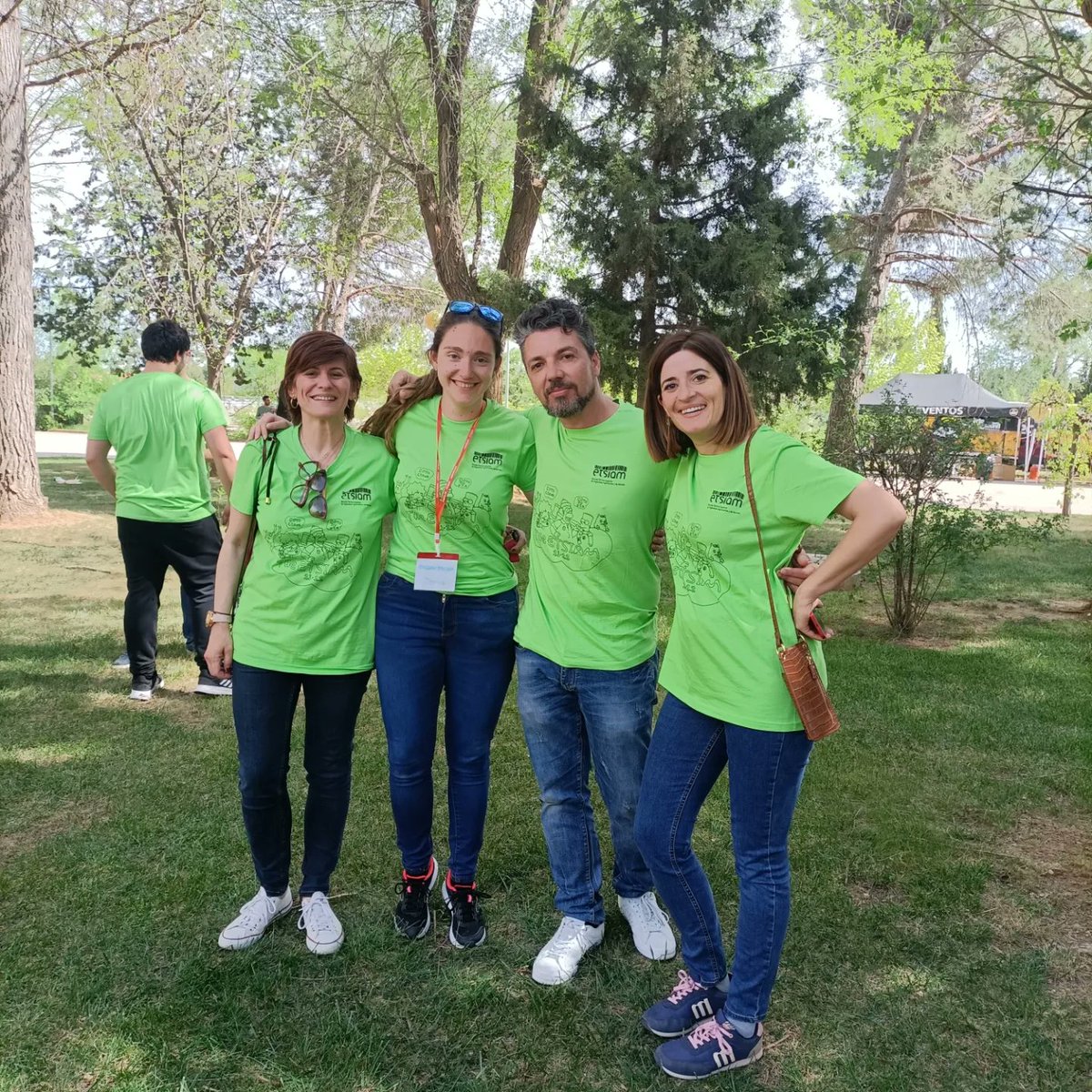daetsiamb's tweet photo. Después de 2 años hemos vuelto a celebrar nuestra tradicional fiesta de San Isidro en el campo de prácticas de la ETSIAM y con el mejor ambiente de la UCLM.
Gracias a todos los que habéis ayudado. https://t.co/KwYl6GiCDM