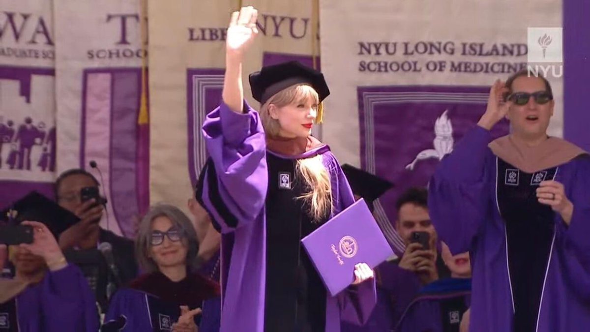 Te amo Taylor 💜 "La vida puede ser difícil especialmente si te aferras a todo. La vida es sobre dejar ir y mantener cosas. No puedes quedarte con algo toda la vida. Decide que quieres mantener y deja ir a las cosas negativas."