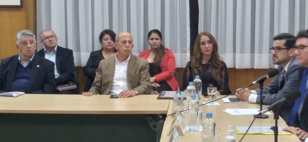 CCPIbarra's tweet photo. Gracias a la U. Andina Simón Bolívar por la apertura en el lanzamiento oficial del libro "Crónica del Comercio Ibarreño y de sus Protagonistas" dirigido por el notable historiador Dr. Enrique Ayala Mora y elaborado por el periodista y cronista ibarreño Lcdo. Jacinto Salas. https://t.co/Z1KtVER2dM