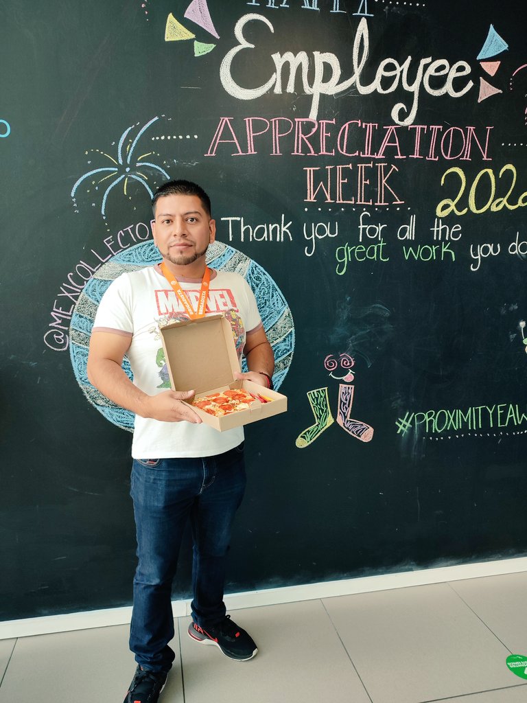 Wednesday delicious Pizza. Let's have some fun. So I have to type of T-shirts on. One the best of the west Marvel AVENGERS. PAW PATROL which they can be hero. But My hero are My kids. #EmployeeAppreciationWeek #ProximityEAW @mexicollectors @SolizStrong #Lifeatatt