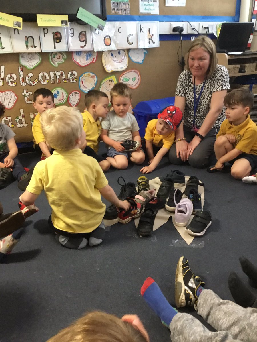 MuganRBL's tweet photo. Today a dinosaur’s footprint appeared on Tadpoles carpet! We estimated how many shoes would fit on the footprint. Some said 5,7,3 but it was actually 22 shoes! https://t.co/ogJNKfmS5A