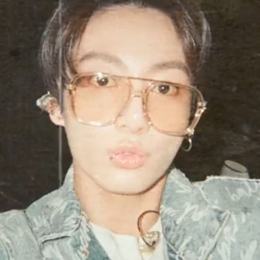 hourlytkhands's tweet photo. jungkook.97:                               thv: https://t.co/zD0Eqhe6M4