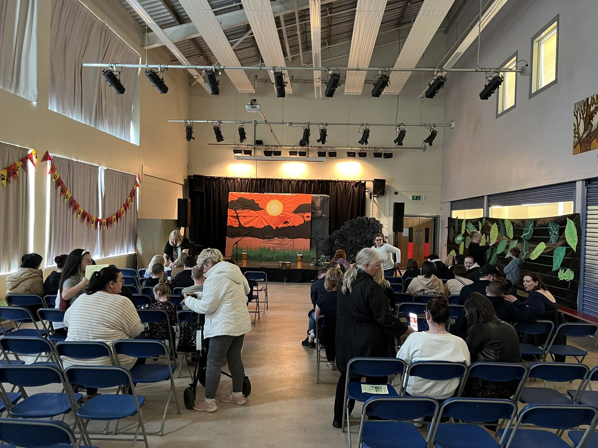 Crowds are pouring in for the first night of our Lion King performance at <a href="/CleevesPS/">Cleeves Primary School</a> it is going to be wildly fantastic 🦁👑 <a href="/ScottishOpera/">Scottish Opera</a> <a href="/GlasgowCREATE/">Glasgow CREATE</a> #lionkingthemusical
