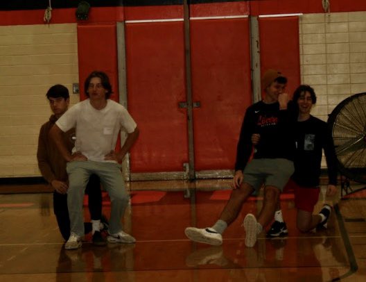 We had a BLAST at the Link Crew May Development Day! Potential Link Leaders had a chance to try out the activities, laugh, and learn some new names! #D128DARING