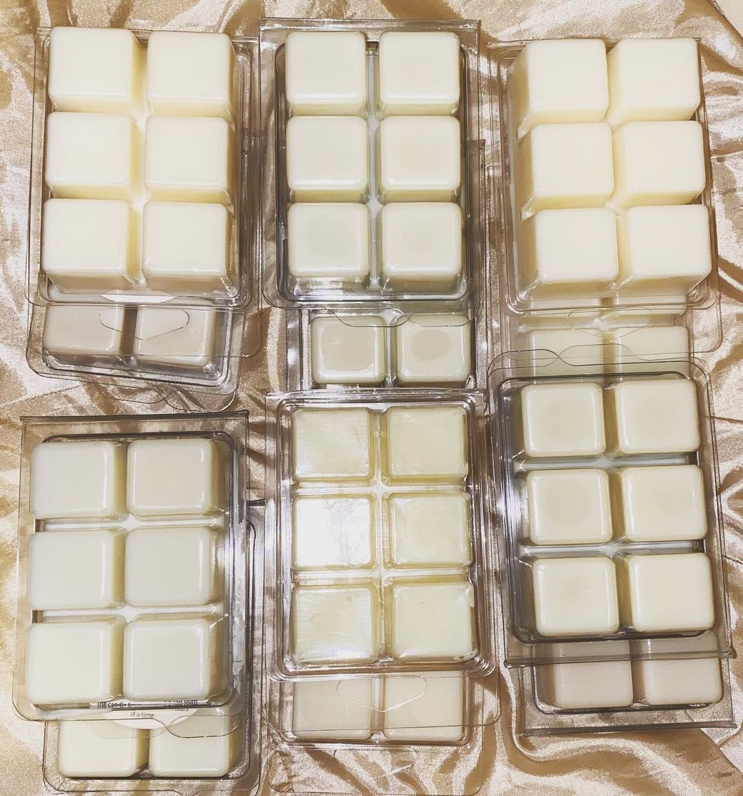 artisanal20's tweet photo. We love wax melts, especially the long lasting fragrance! Our highly scented minimalistic clamshell wax melts are available at our Etsy store, link in bio 😍 

#waxmelting #waxmeltscommunity #waxmeltsclamshellpackaging #clamshellwaxmelts #waxmeltbusiness #waxmeltswarmer https://t.co/8Jl1yYrFfU