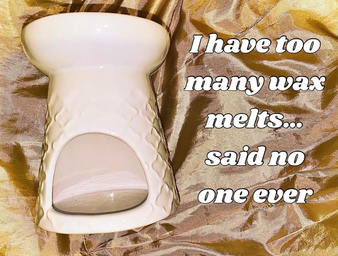 artisanal20's tweet photo. Can’t have too many wax melts when you melt them all! White wax burner available at our Etsy store, link in bio! ❤️ 

#waxwarmersandmore #waxwarmer #waxwarmerlove #waxwarmersuk #waxwarmersarelife #quotes #waxmeltquotes #quoteoftheday #quotesandsayings https://t.co/TMMOALOznA